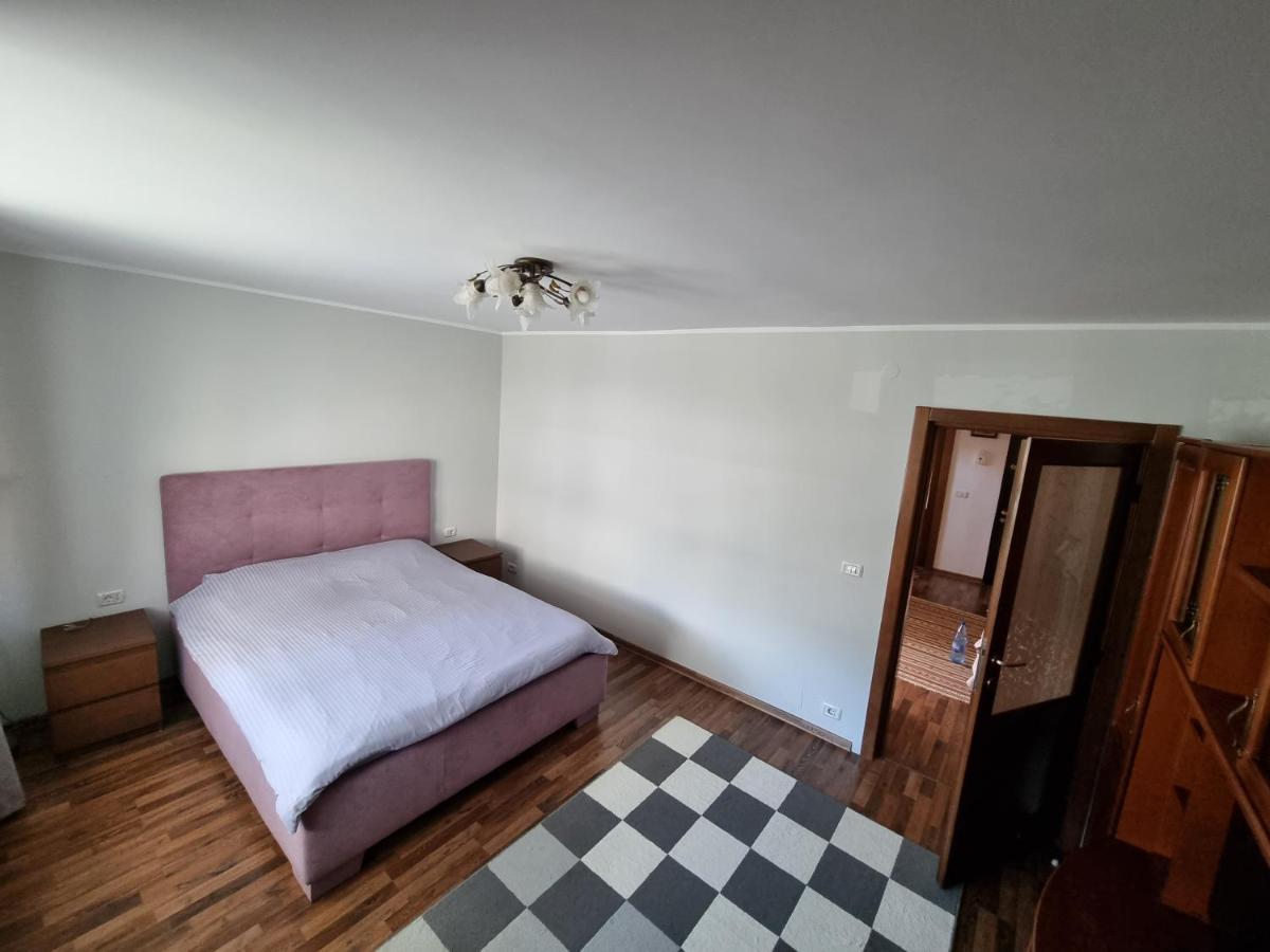 Yla Apartments Piatra Neamţ Exterior foto